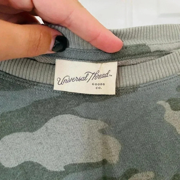 🌟Camo Crew Neck NWOT 🌟 - Picture 4 of 4
